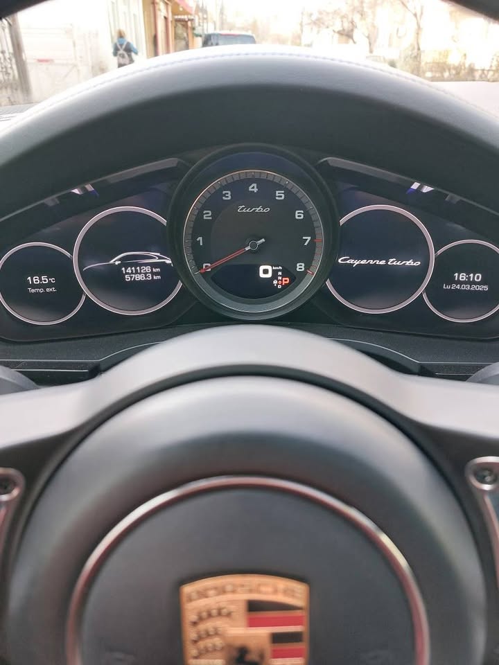 Porsche Cayenne Coupe Turbo 2020 Negru cu Dungi Portocalii - Foto 11