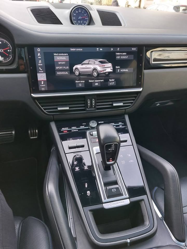 Porsche Cayenne Coupe Turbo 2020 Negru cu Dungi Portocalii - Foto 13