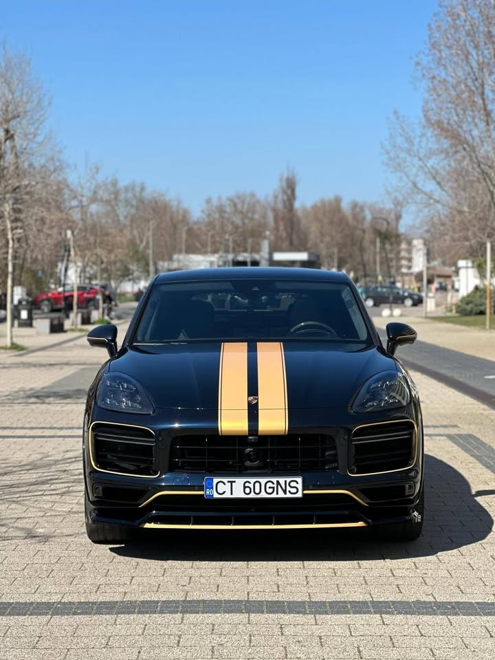Porsche Cayenne Coupe Turbo 2020 Negru cu Dungi Portocalii - Foto 3