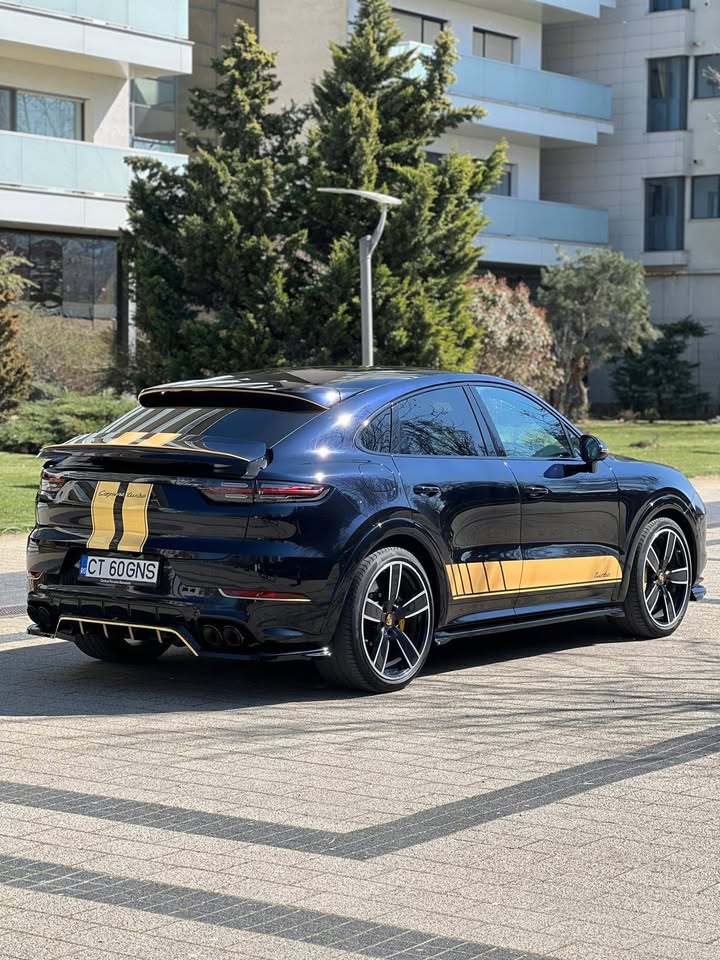 Porsche Cayenne Coupe Turbo 2020 Negru cu Dungi Portocalii - Foto 4