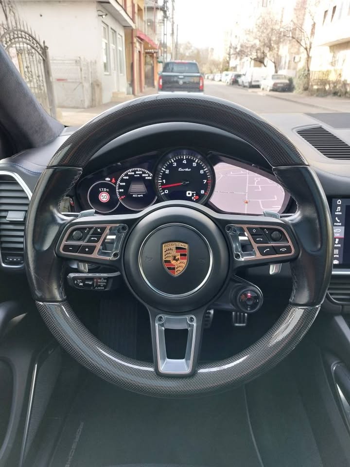 Porsche Cayenne Coupe Turbo 2020 Negru cu Dungi Portocalii - Foto 8