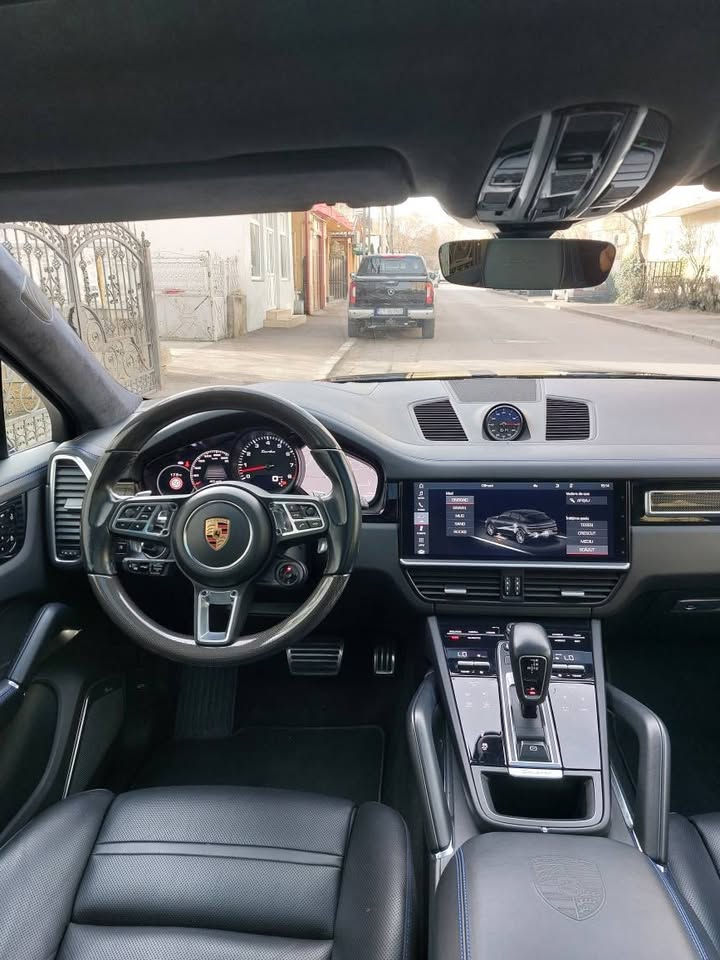 Porsche Cayenne Coupe Turbo 2020 Negru cu Dungi Portocalii - Foto 9