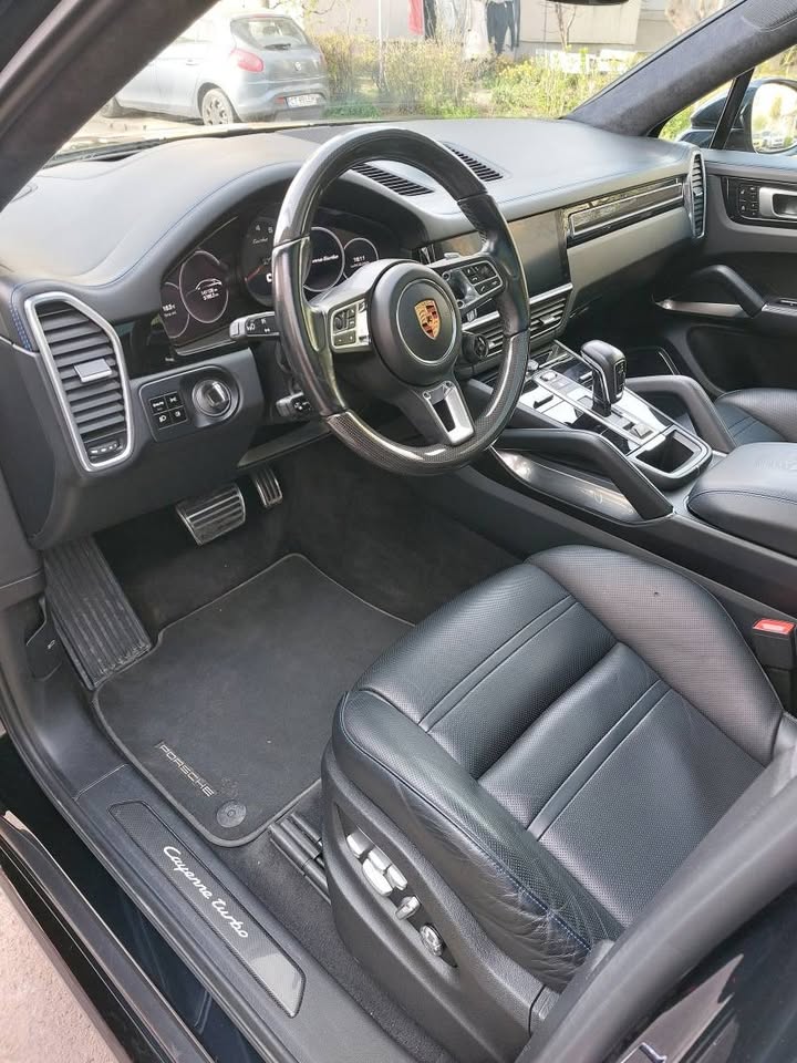 Porsche Cayenne Coupe Turbo 2020 Negru cu Dungi Portocalii - Foto 10